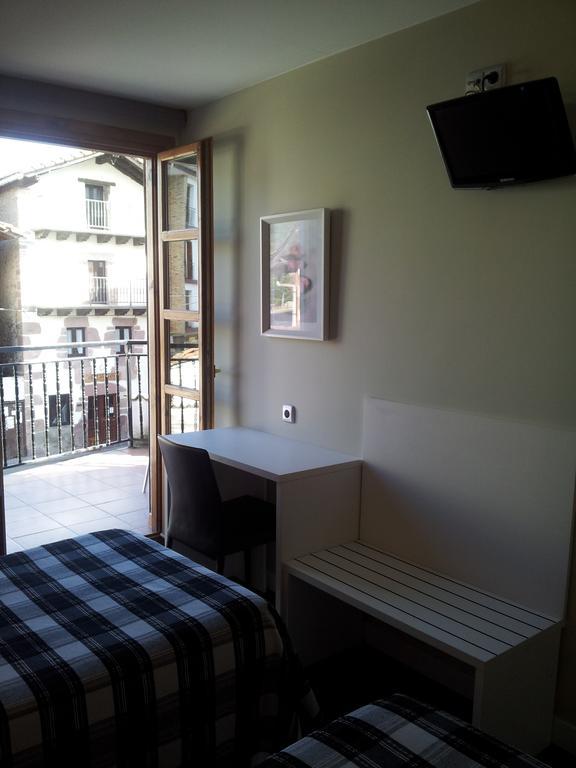 Hostal Ameztia Донестебе Номер фото